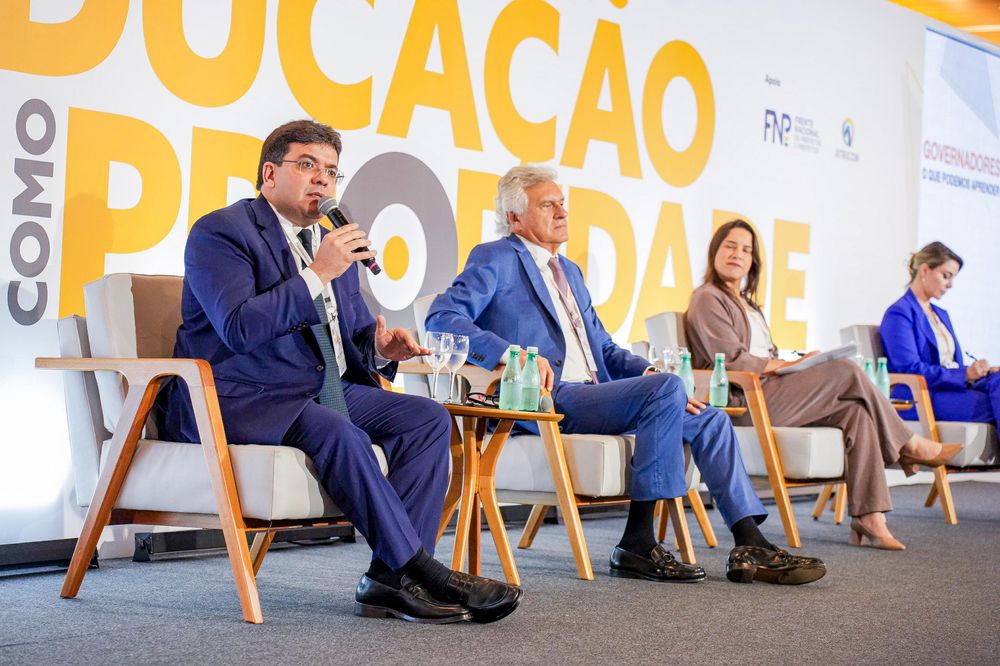 Rafael Fonteles defende educação na idade certa e modelo de tempo